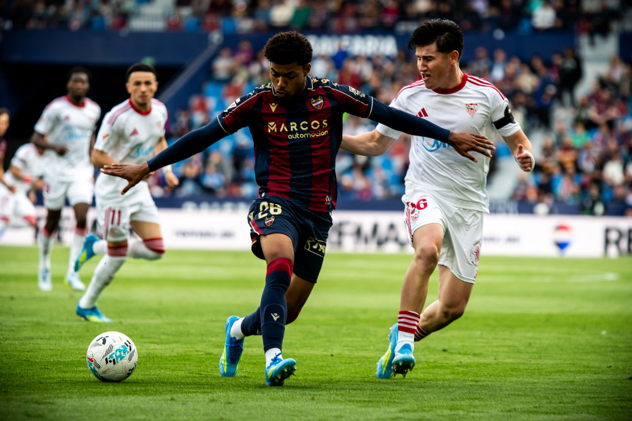 Levante vs Sevilla (00:00 – 24/04)